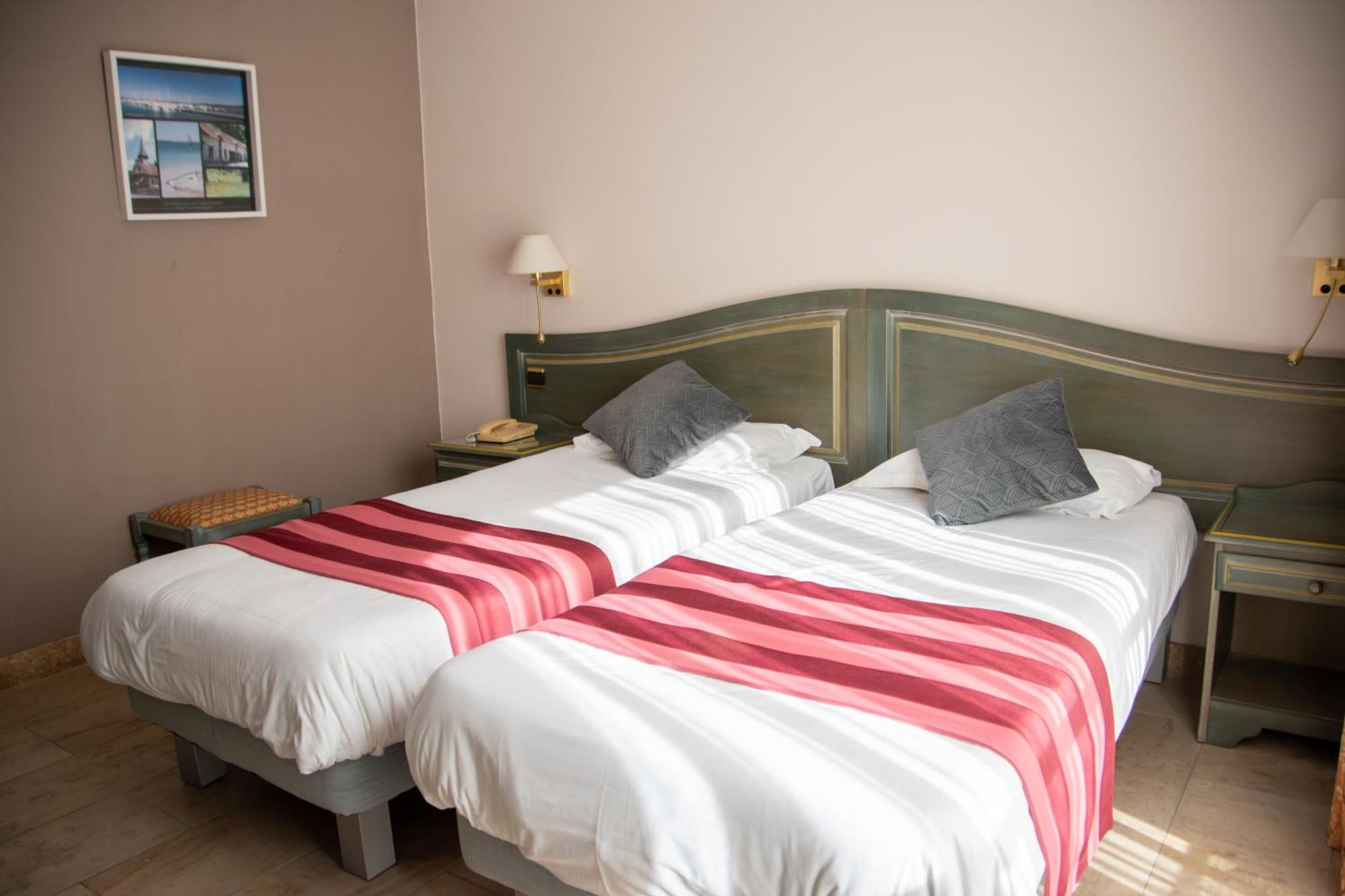 Logis Le Saint Nicolas Bar-sur-Aube Bagian luar foto