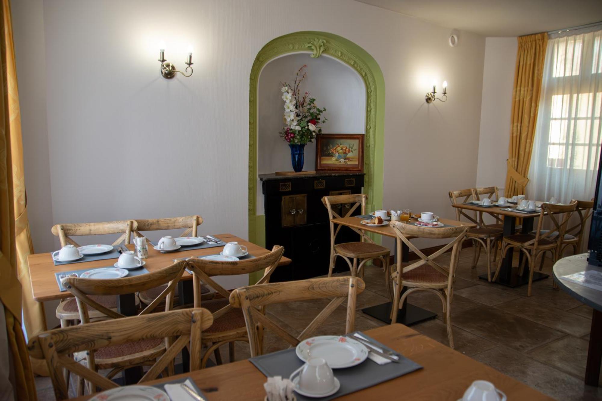 Logis Le Saint Nicolas Bar-sur-Aube Bagian luar foto