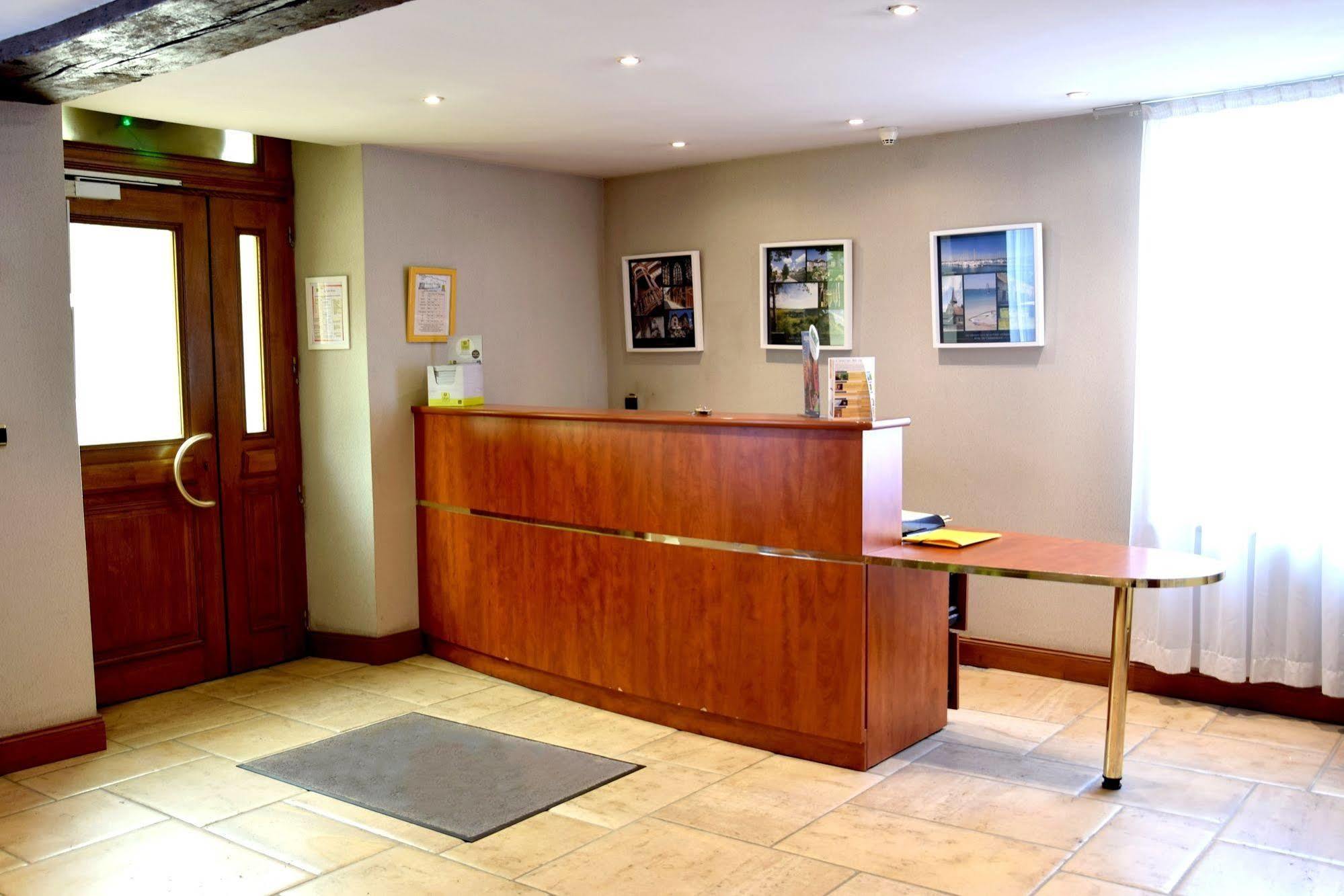 Logis Le Saint Nicolas Bar-sur-Aube Bagian luar foto
