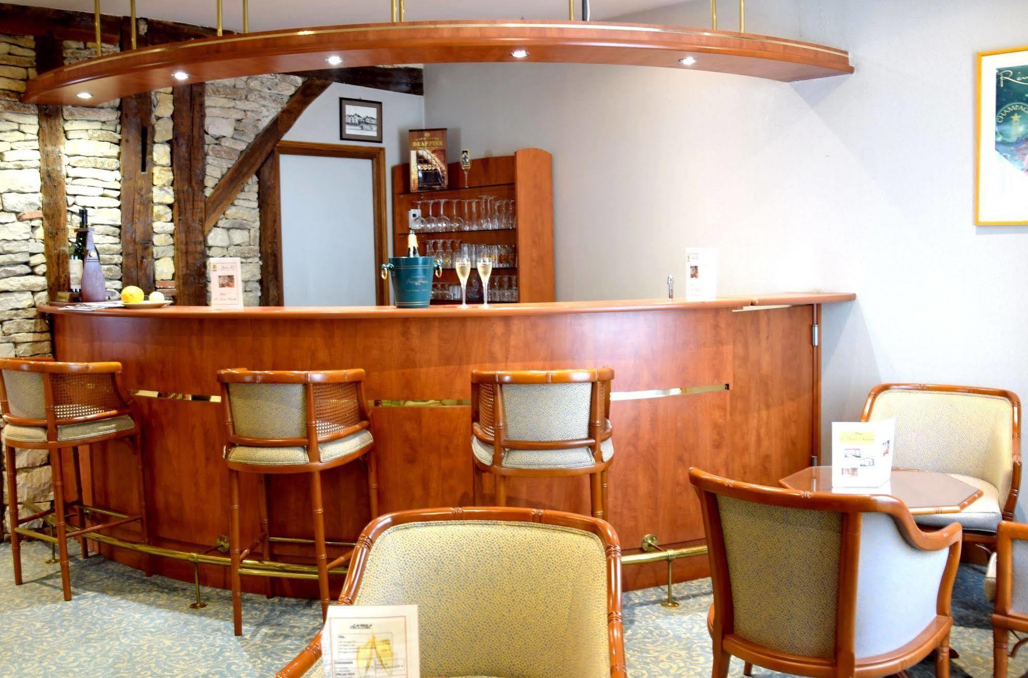 Logis Le Saint Nicolas Bar-sur-Aube Bagian luar foto