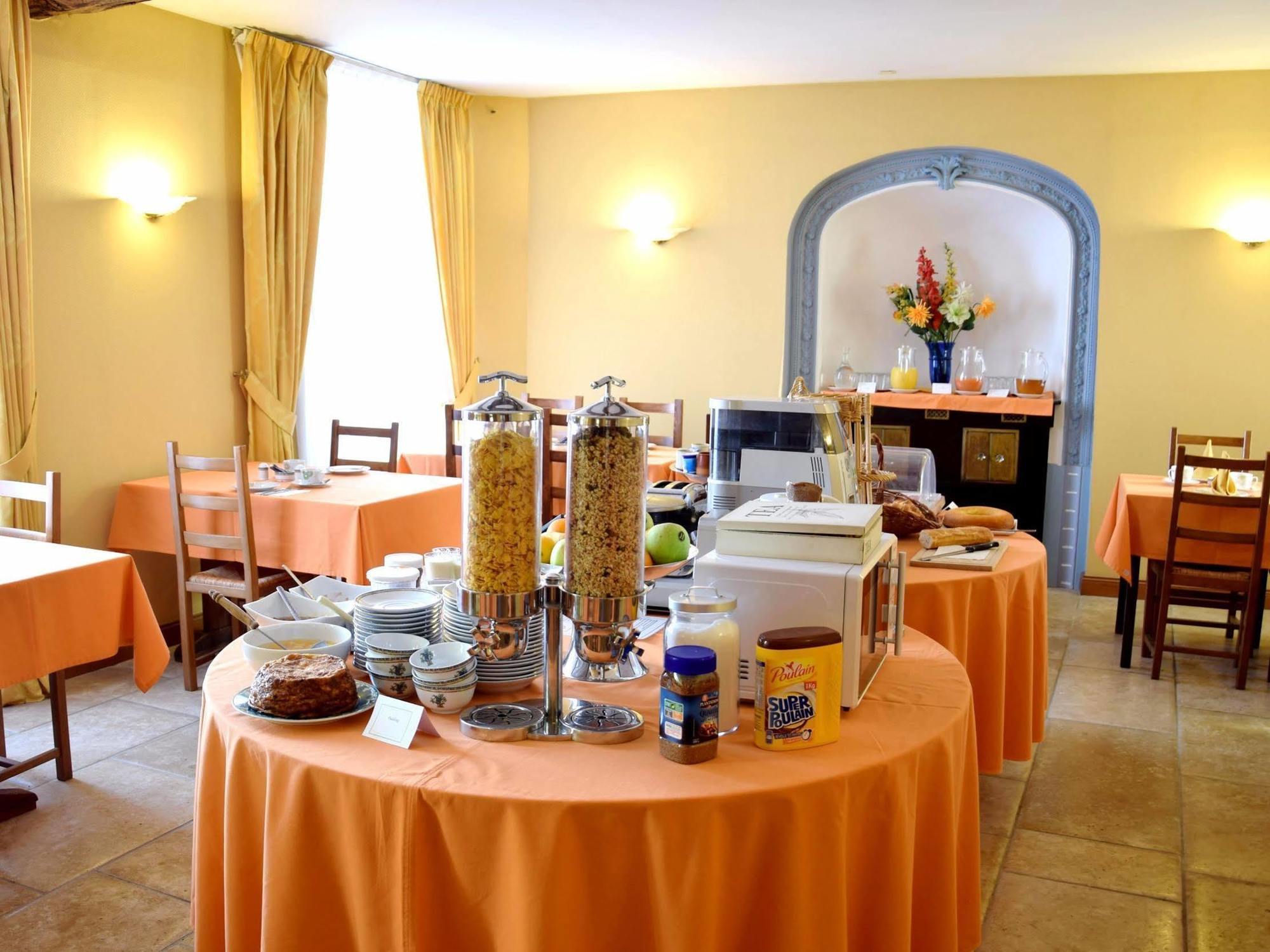 Logis Le Saint Nicolas Bar-sur-Aube Bagian luar foto